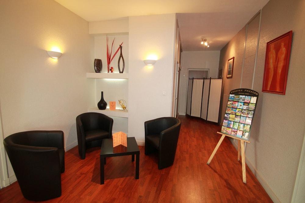 Adonis Lyon Est Hotel Artys Saint-Priest-en-Jarez Exteriör bild