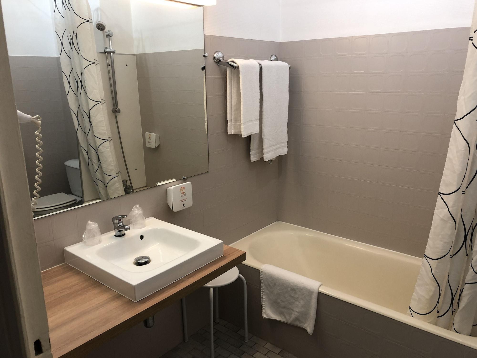Adonis Lyon Est Hotel Artys Saint-Priest-en-Jarez Exteriör bild