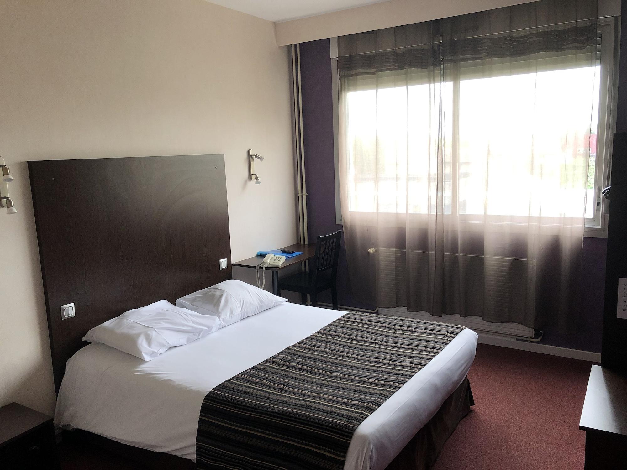 Adonis Lyon Est Hotel Artys Saint-Priest-en-Jarez Exteriör bild