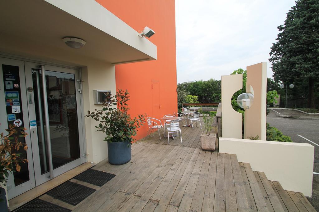 Adonis Lyon Est Hotel Artys Saint-Priest-en-Jarez Exteriör bild