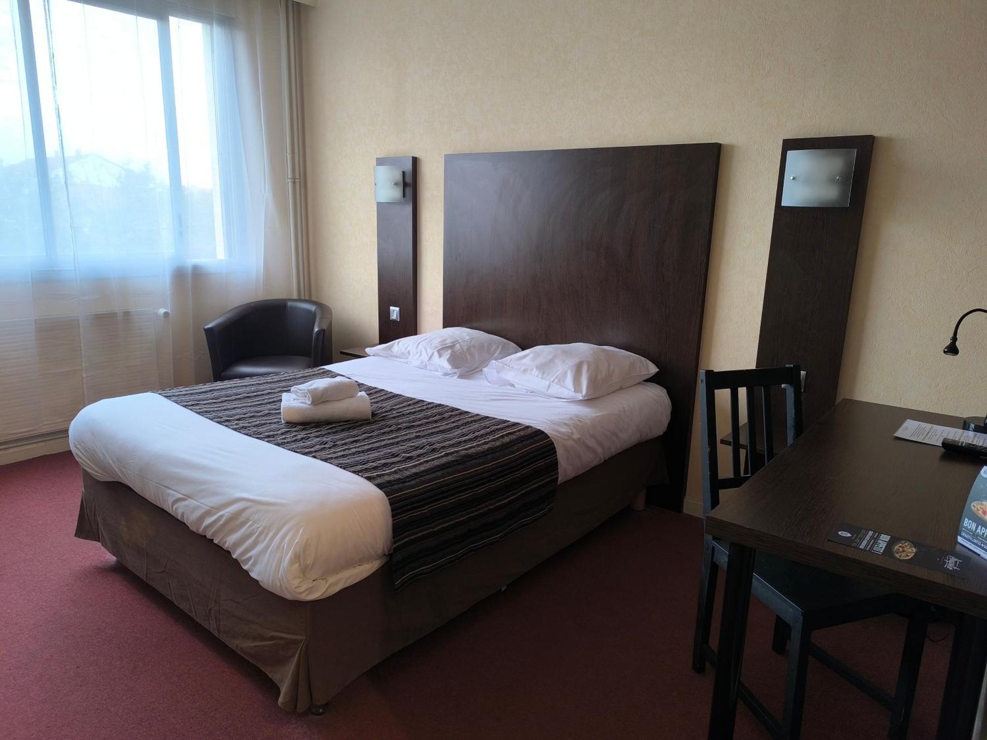 Adonis Lyon Est Hotel Artys Saint-Priest-en-Jarez Exteriör bild