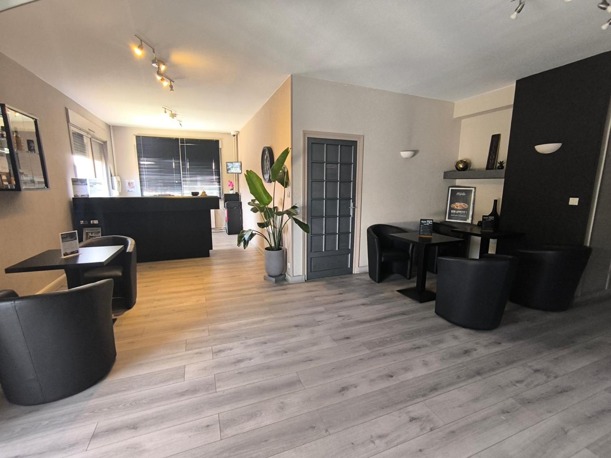 Adonis Lyon Est Hotel Artys Saint-Priest-en-Jarez Exteriör bild