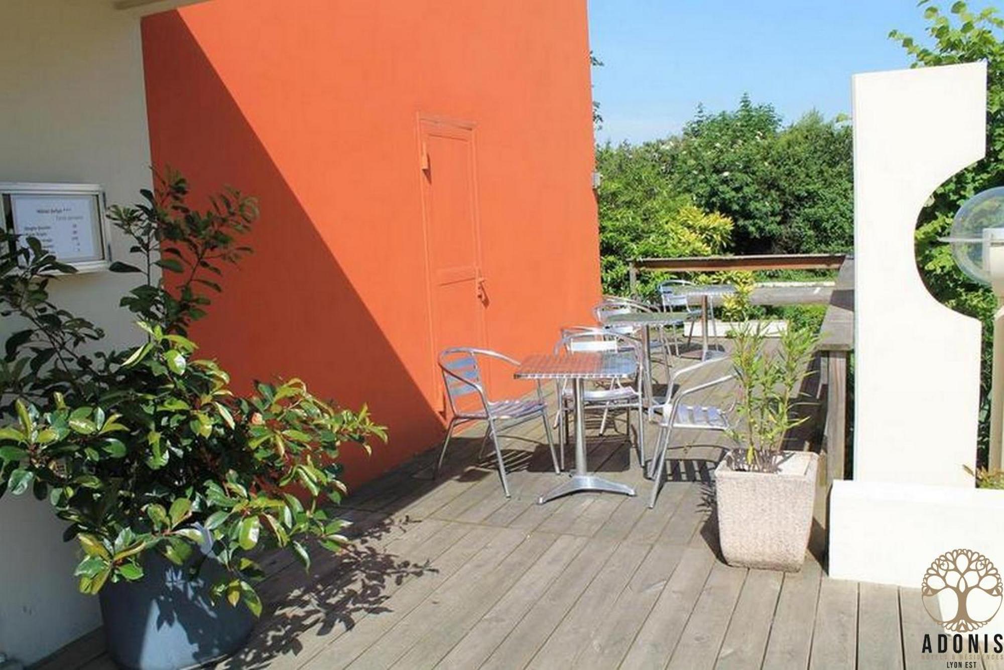 Adonis Lyon Est Hotel Artys Saint-Priest-en-Jarez Exteriör bild