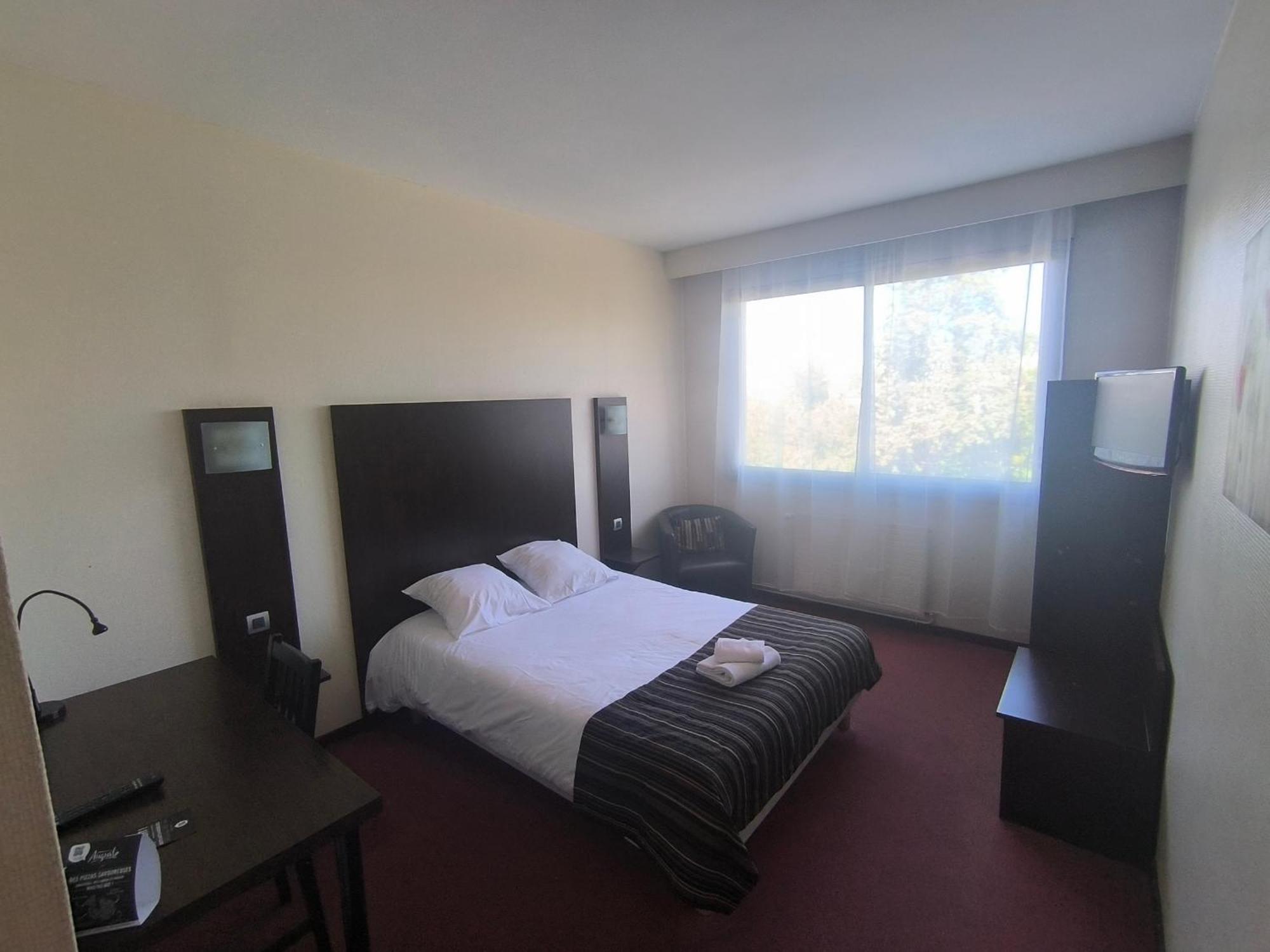 Adonis Lyon Est Hotel Artys Saint-Priest-en-Jarez Exteriör bild