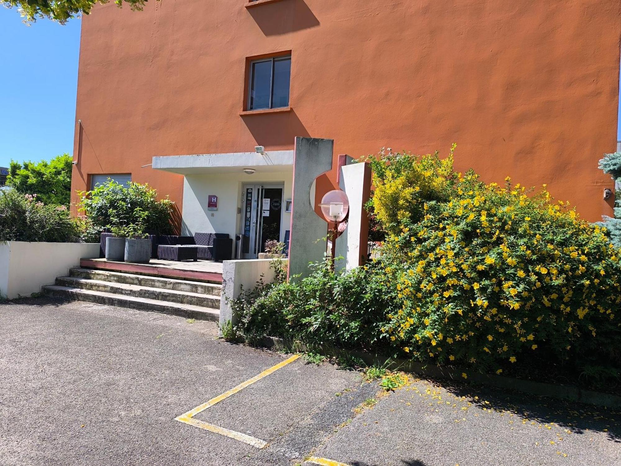 Adonis Lyon Est Hotel Artys Saint-Priest-en-Jarez Exteriör bild