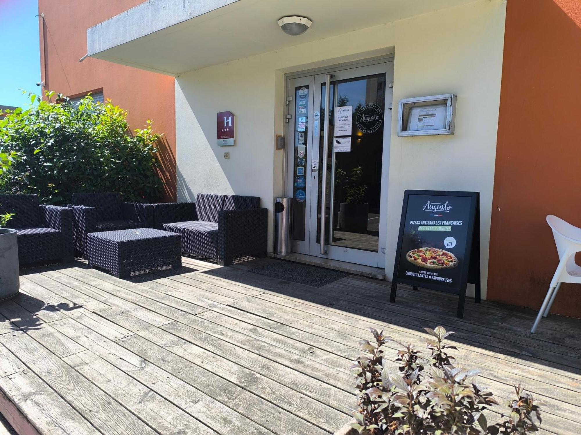 Adonis Lyon Est Hotel Artys Saint-Priest-en-Jarez Exteriör bild