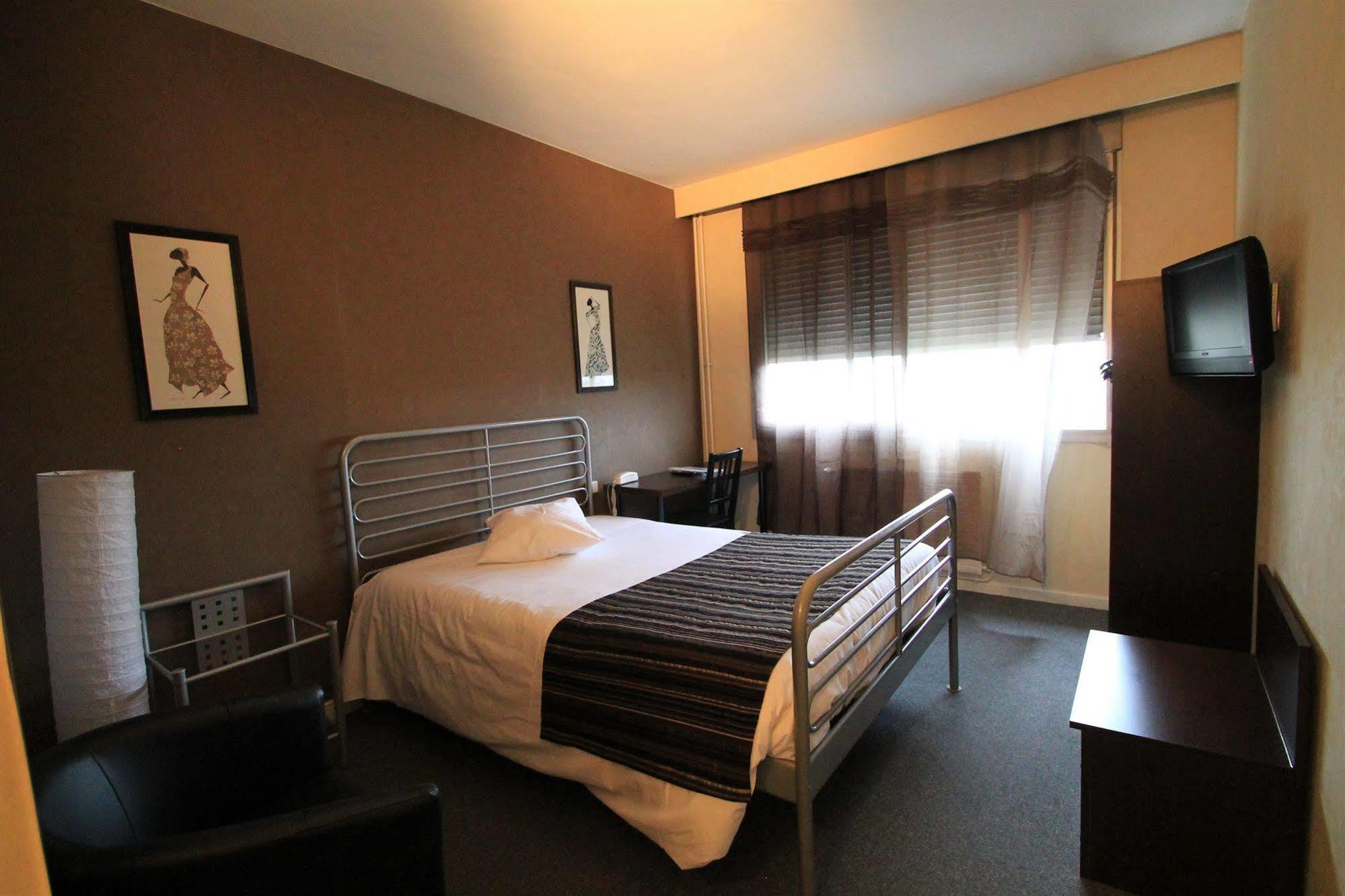 Adonis Lyon Est Hotel Artys Saint-Priest-en-Jarez Exteriör bild