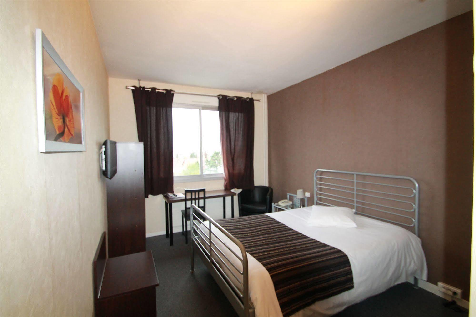Adonis Lyon Est Hotel Artys Saint-Priest-en-Jarez Exteriör bild