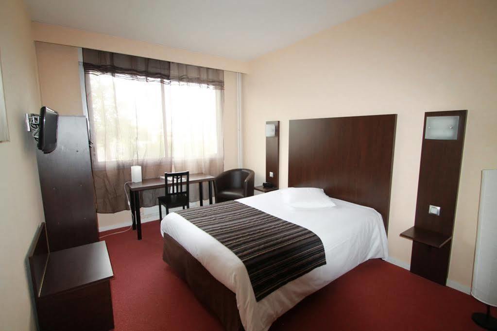 Adonis Lyon Est Hotel Artys Saint-Priest-en-Jarez Exteriör bild